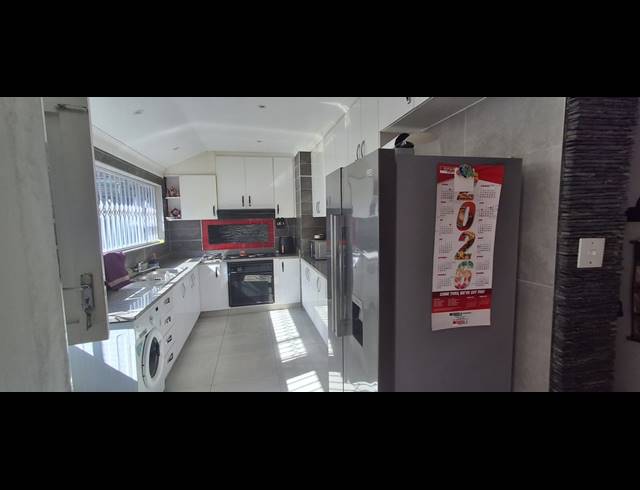 3 BEDROOM FREESTANDING FOR SALE IN WESTBROOK